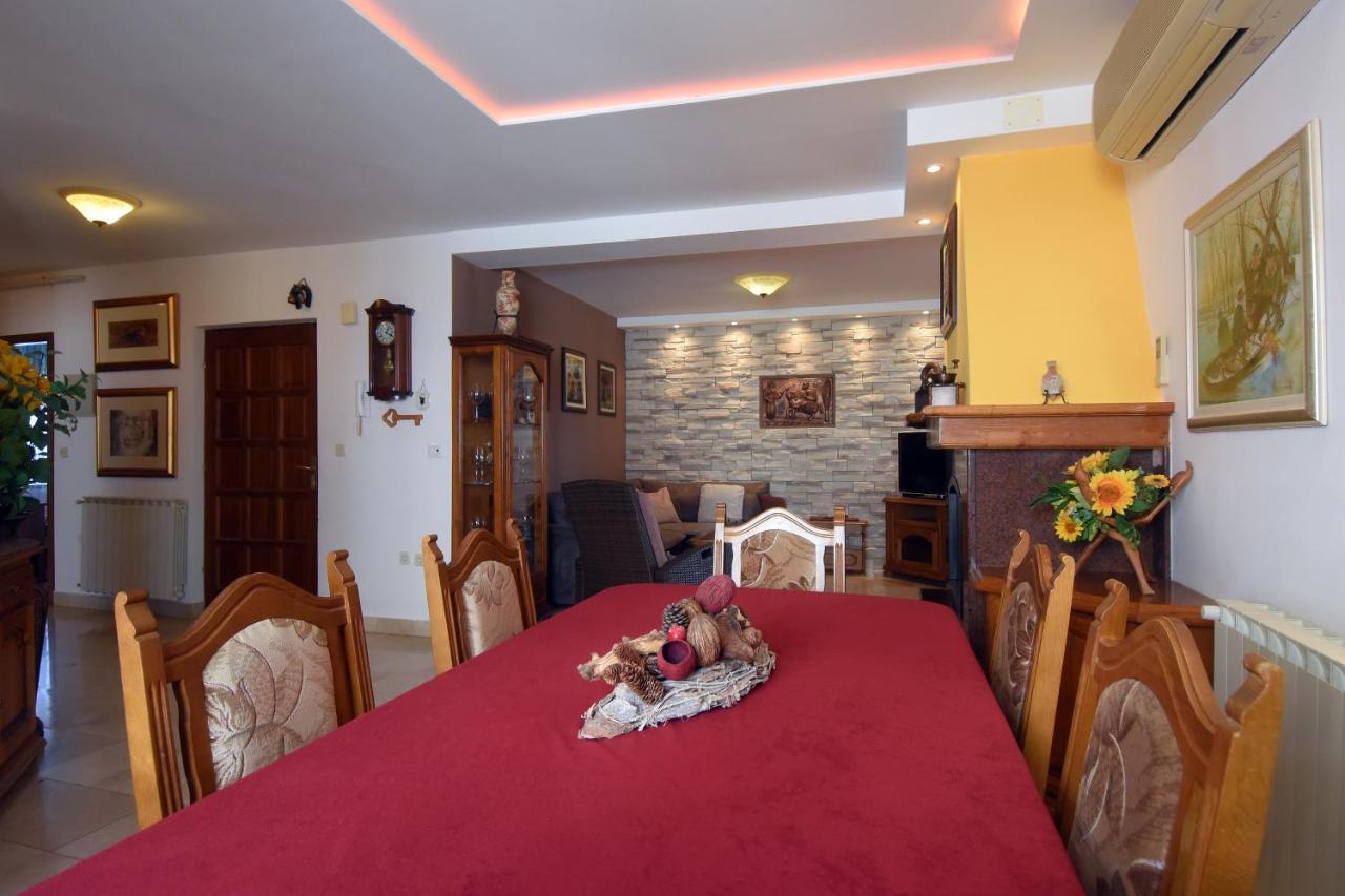 شقة Gallery Premium 99 Near Ammphiteatre With Garage 5 Days And More Gratis بولا المظهر الخارجي الصورة