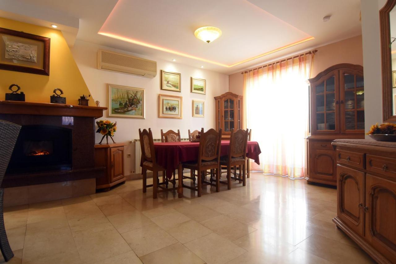 شقة Gallery Premium 99 Near Ammphiteatre With Garage 5 Days And More Gratis بولا المظهر الخارجي الصورة