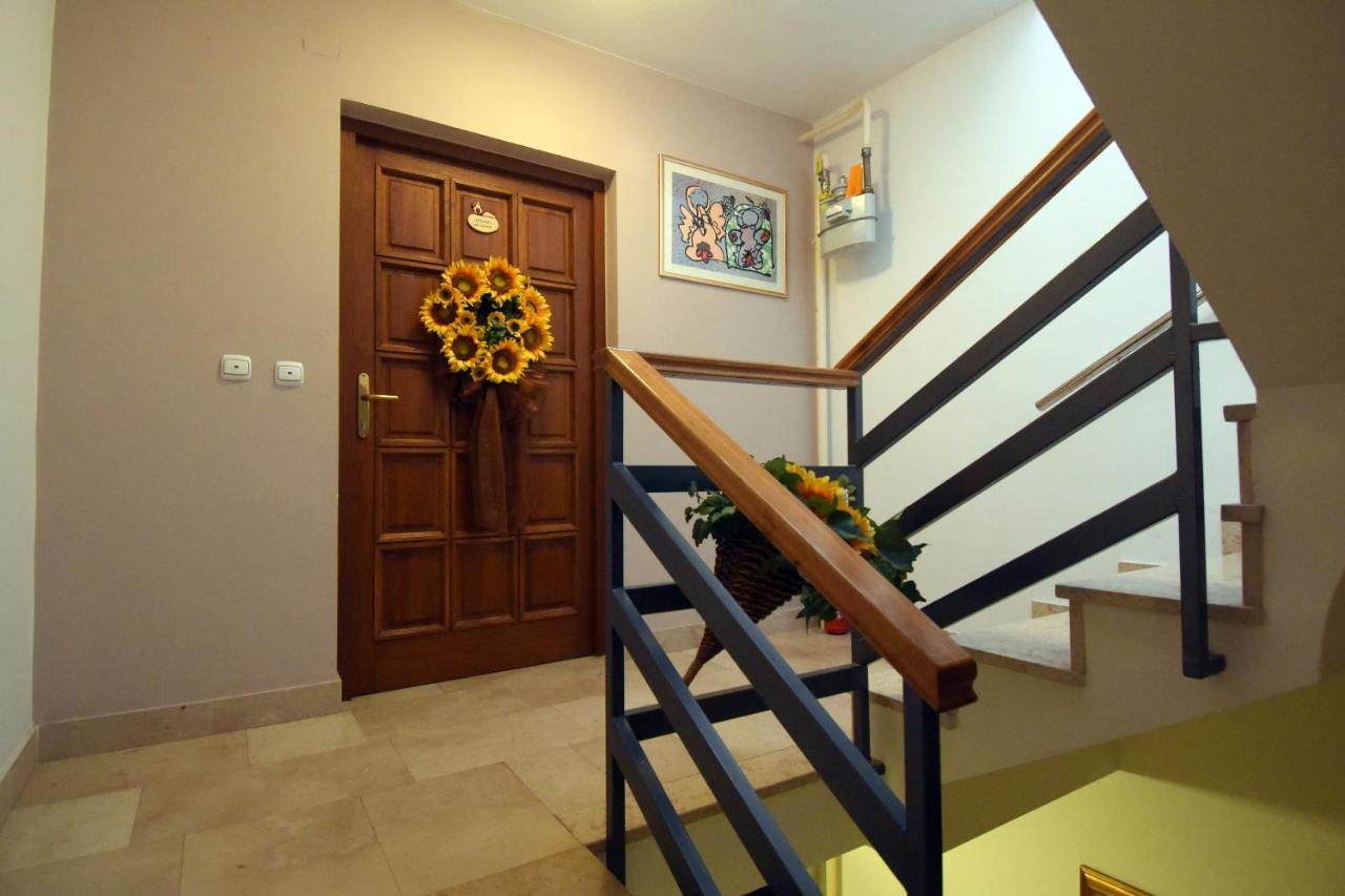 شقة Gallery Premium 99 Near Ammphiteatre With Garage 5 Days And More Gratis بولا المظهر الخارجي الصورة