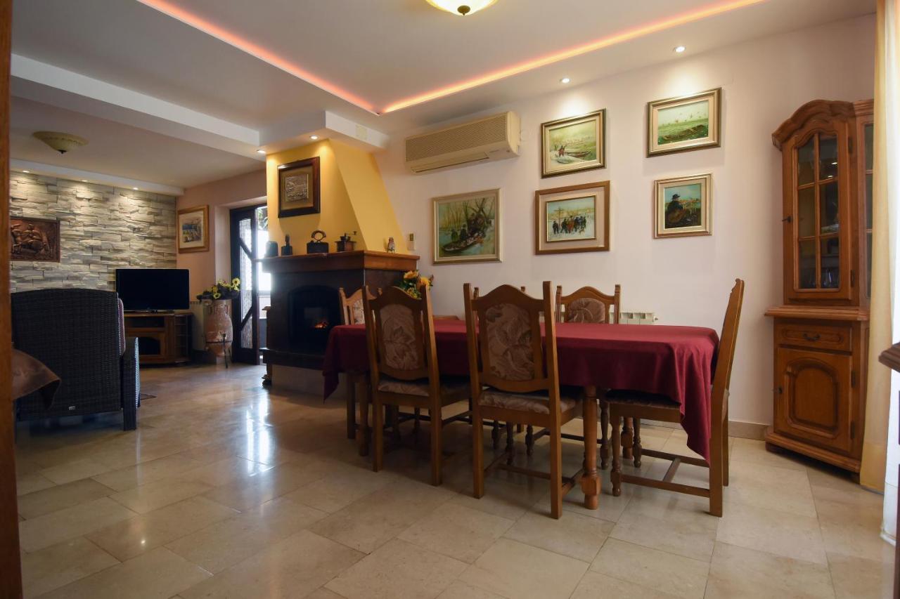 شقة Gallery Premium 99 Near Ammphiteatre With Garage 5 Days And More Gratis بولا المظهر الخارجي الصورة